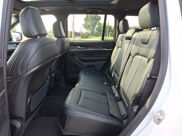 New 2027 White/off-white Jeep Limited image 7