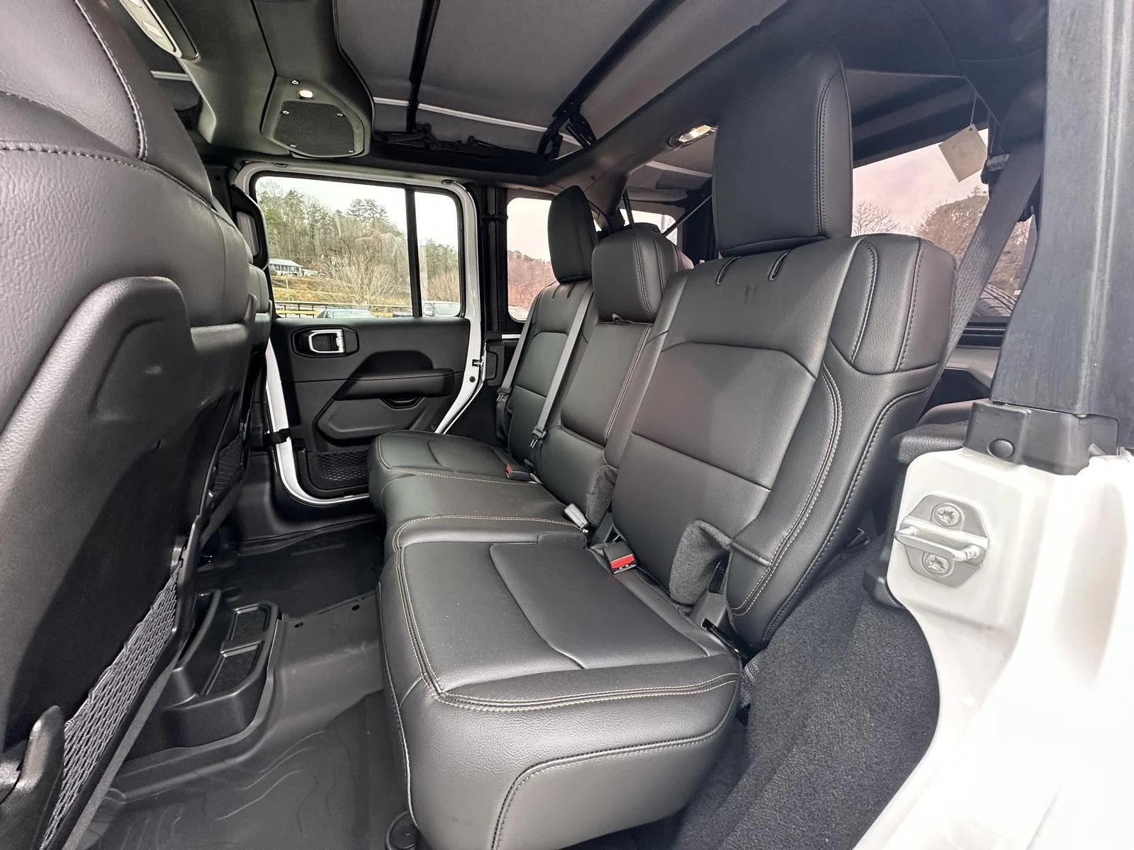 2025 Jeep Wrangler 4-Door Sahara - Photo 11