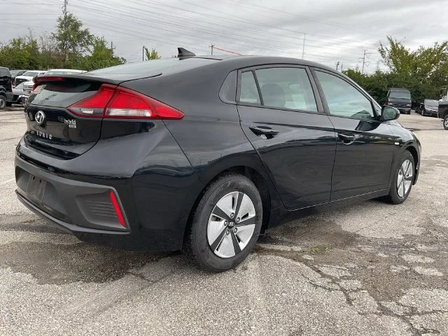 Used 2018 Black Hyundai Blue image 3