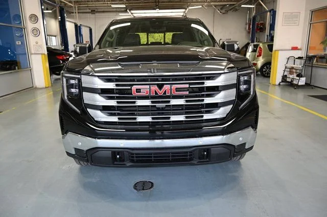 2026 GMC Sierra 1500 SLE - Photo 2