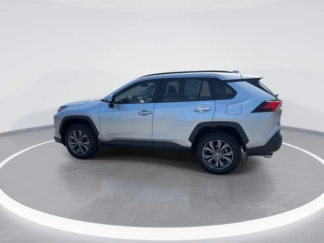 Used 2024 Silver Toyota XLE Premium image 4