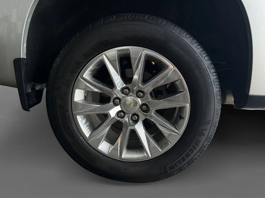 Used 2021 SILVER ICE METALLIC Chevrolet LTZ image 17