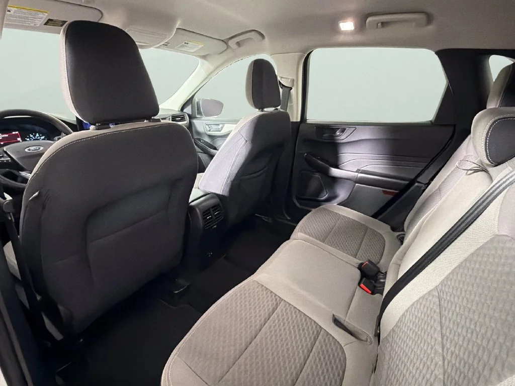Used 2022  Ford SE image 29