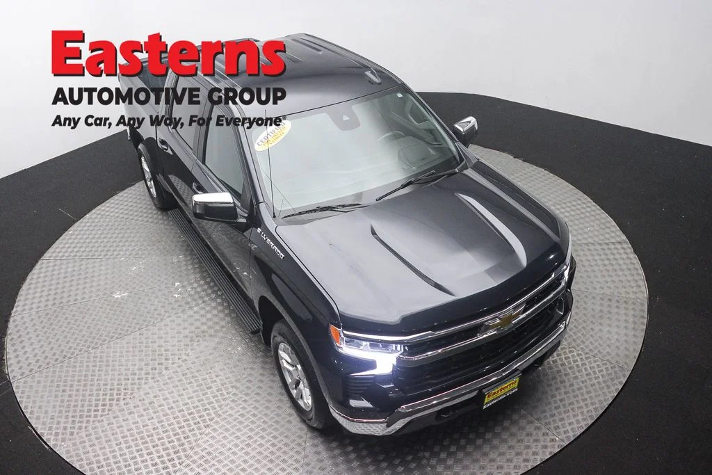 Used 2022 Gray Chevrolet LT image 3