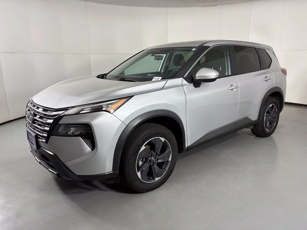 Used 2024 Silver Nissan SV image 4