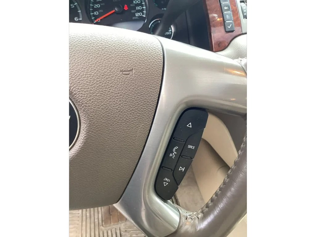 Used 2012 WHITE DIAMOND TRICOAT Chevrolet LTZ image 35