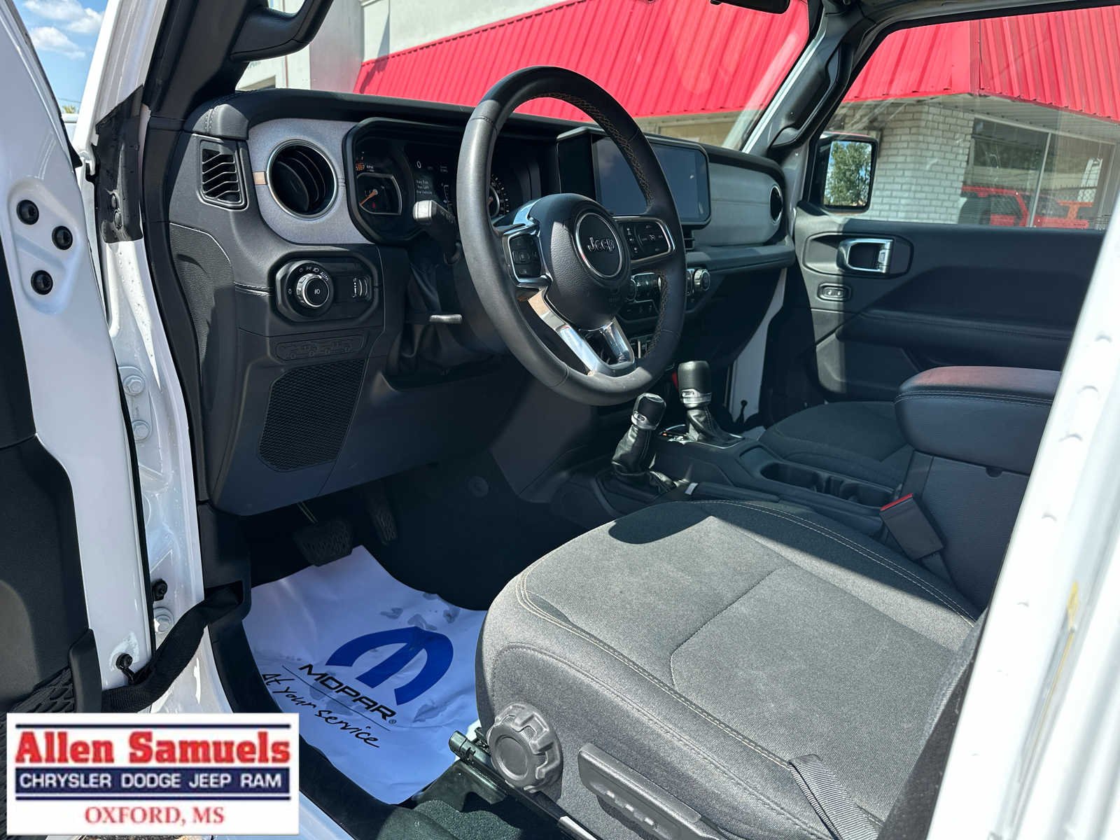 Certified Used 2025 Bright White Clearcoat Jeep Sahara image 10
