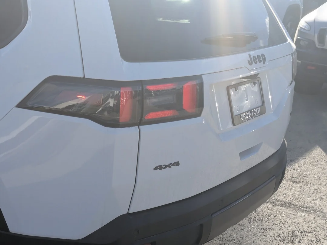 New 2026 White Jeep Laredo - - 4x4 - Pkg 23F - Compact Spare - 1.6L Turbo Hybrid - 12.3 Touchscreen & More! image 9