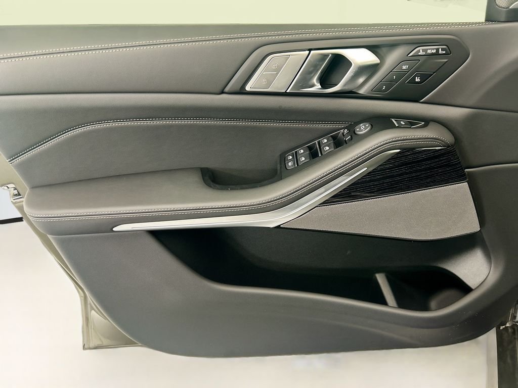 New 2027 Green Metallic BMW xDrive40i image 23