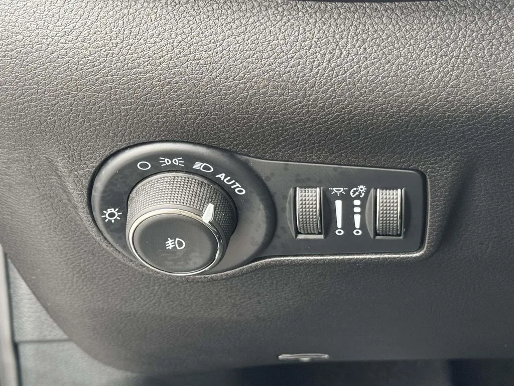 Used 2025 Black Jeep Limited image 27