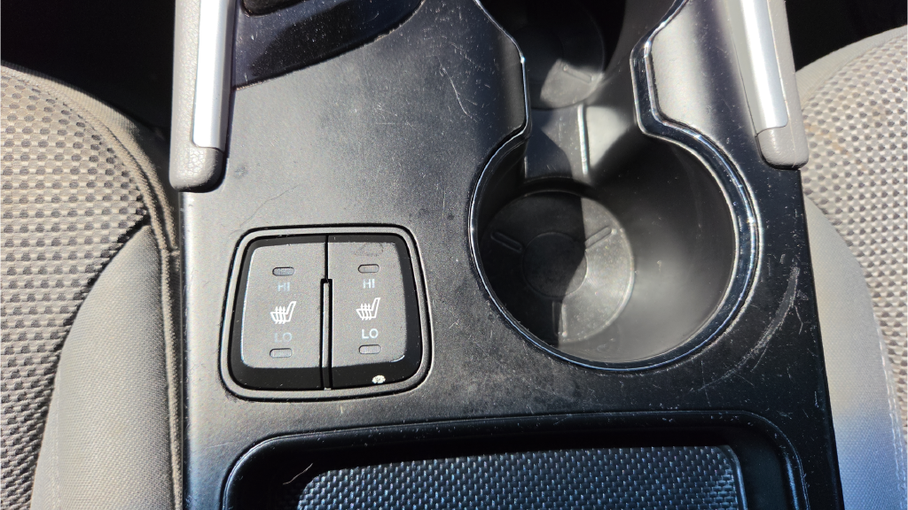 Used 2014 Black Hyundai GLS image 30