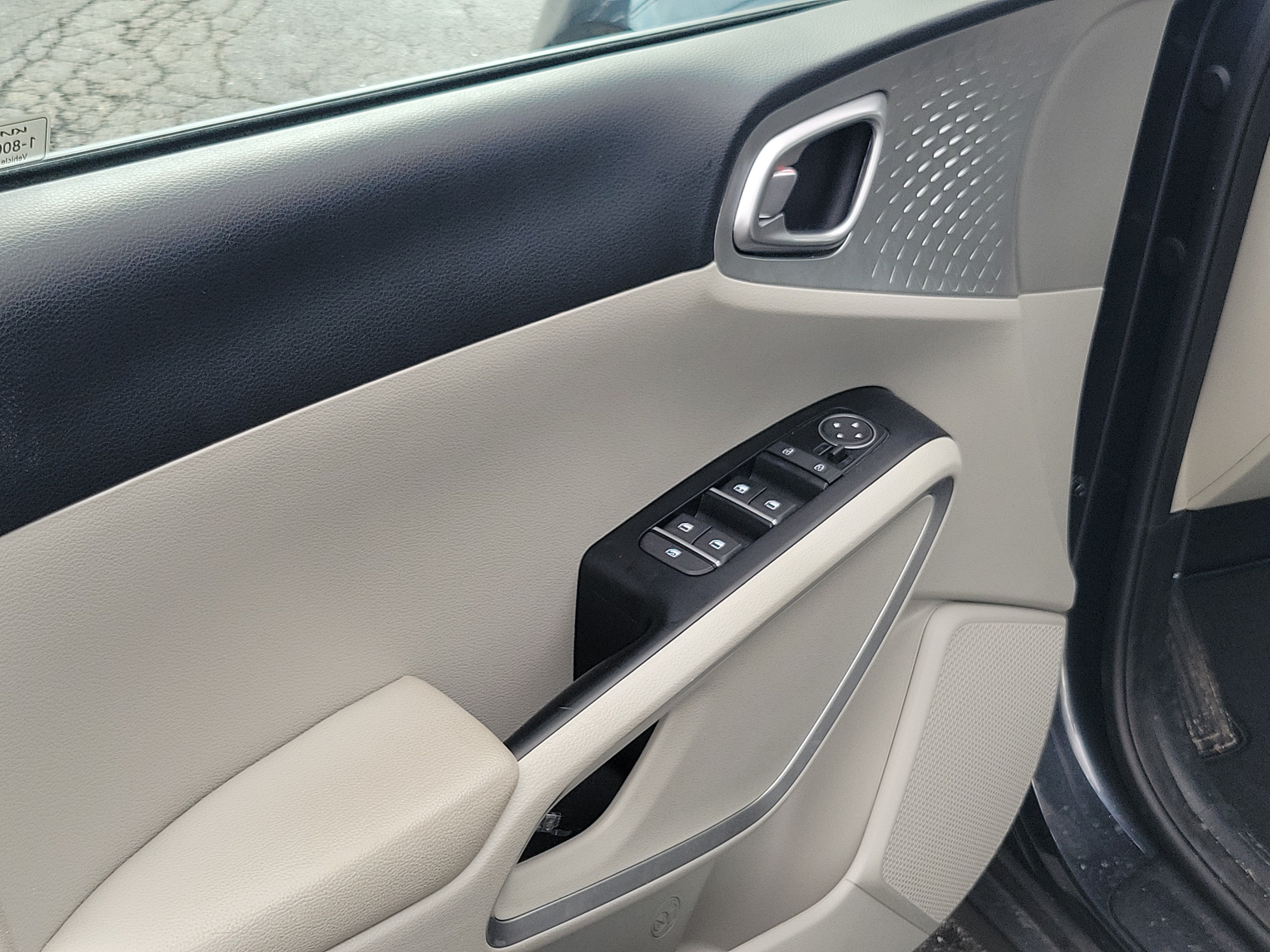 Used 2025 Gravity Gray Kia LX image 19