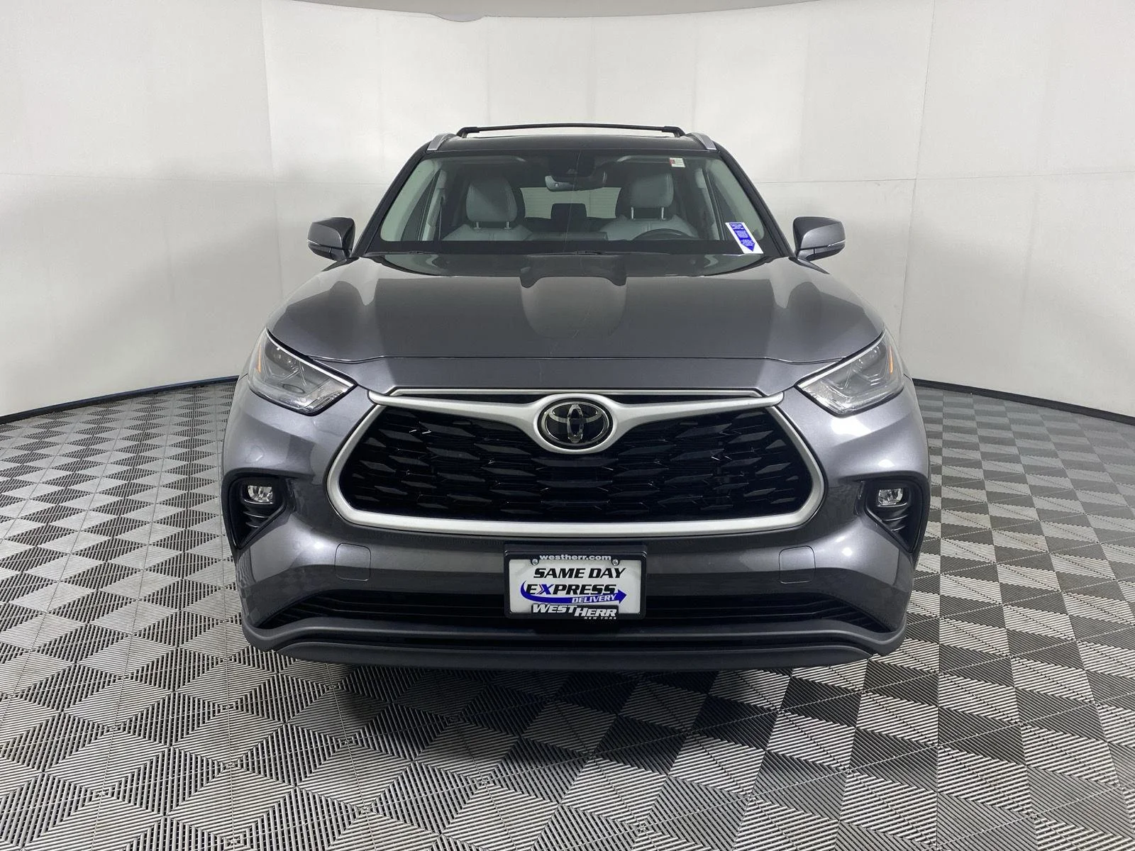 Used 2025 Magnetic Gray Metallic Toyota XLE image 2