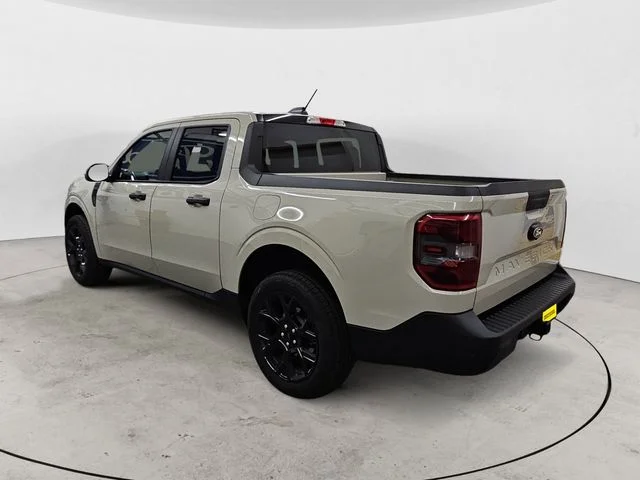 New 2025 Desert Sand Ford XLT image 3