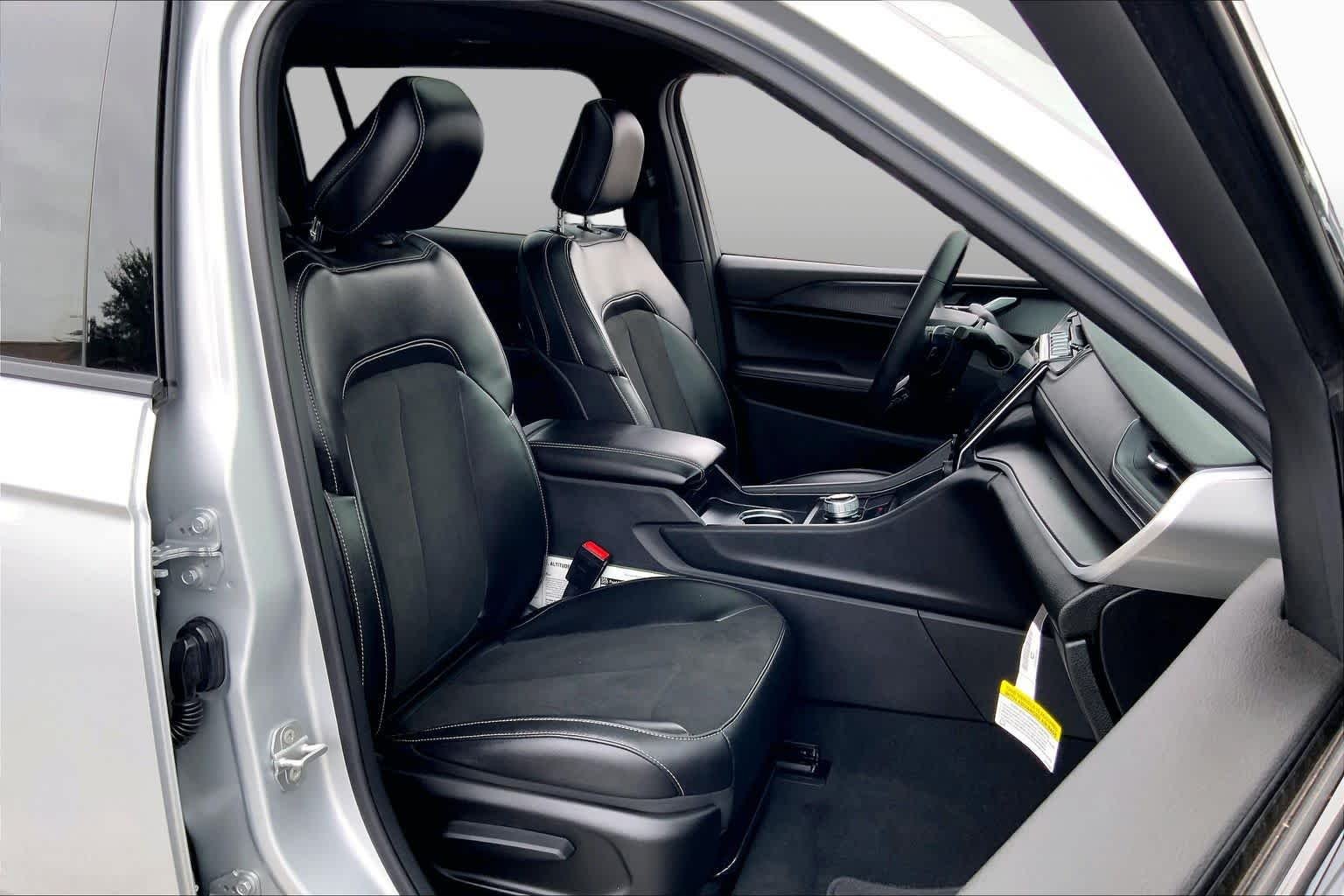 Used 2025 Silver Zynith Jeep Altitude X image 9