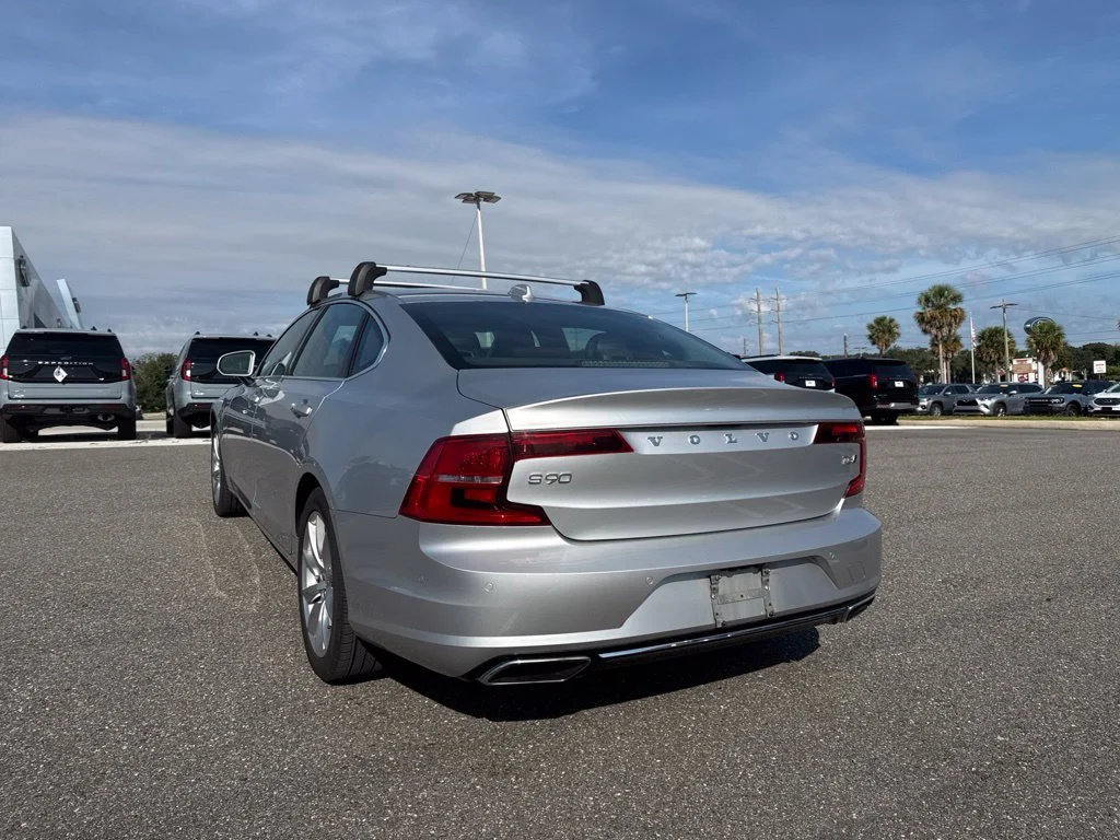 Used 2018 Bright Silver Metallic Volvo T6 Momentum image 3