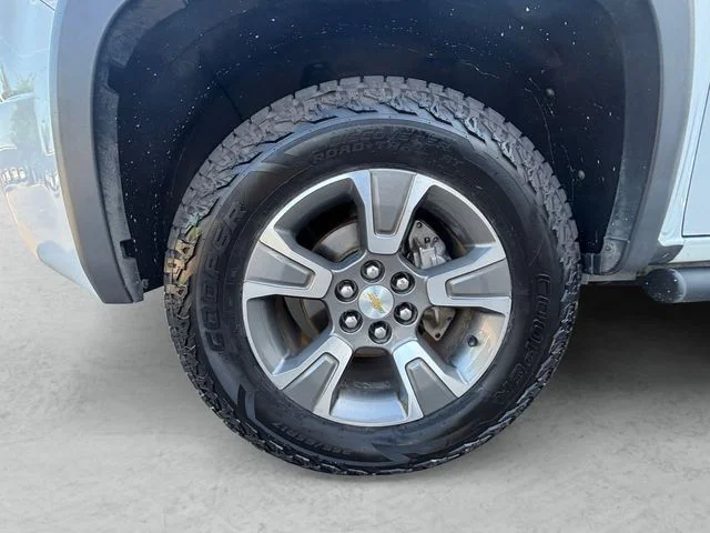 Used 2016 White Chevrolet Z71 image 24
