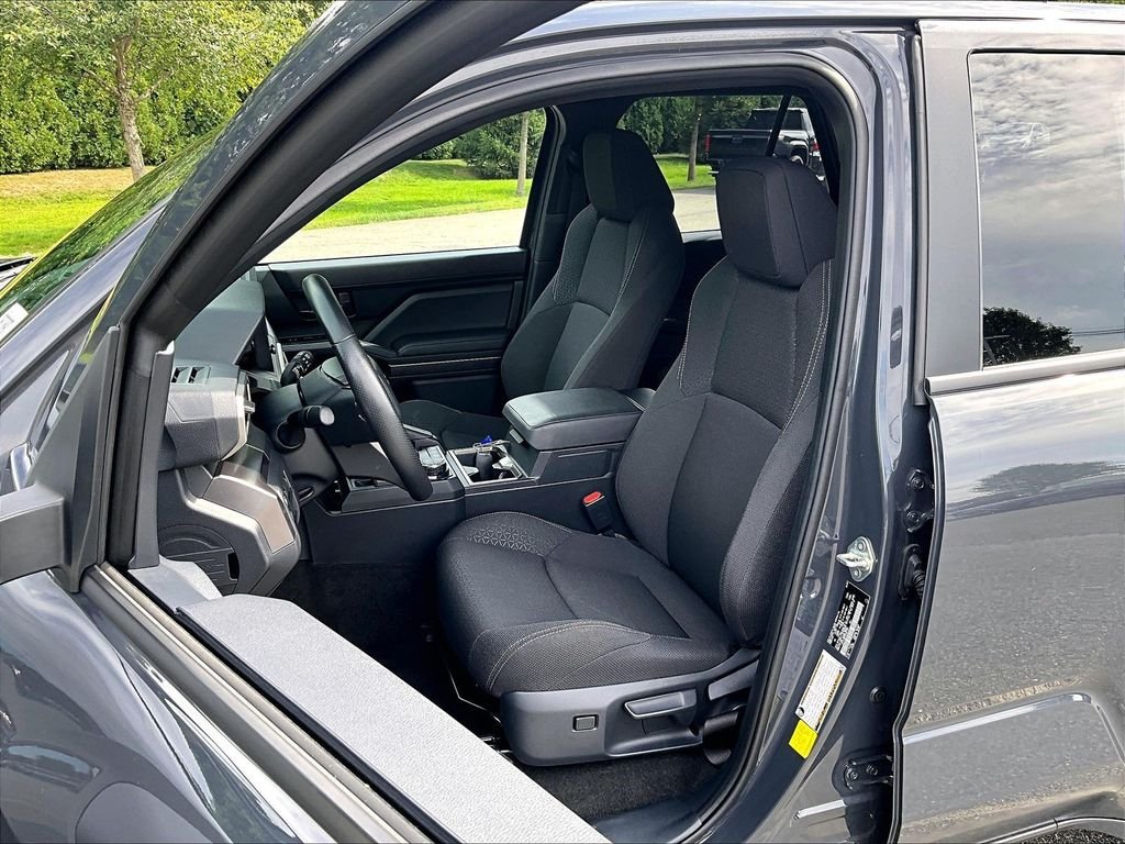 Used 2025  Toyota SR5 image 10