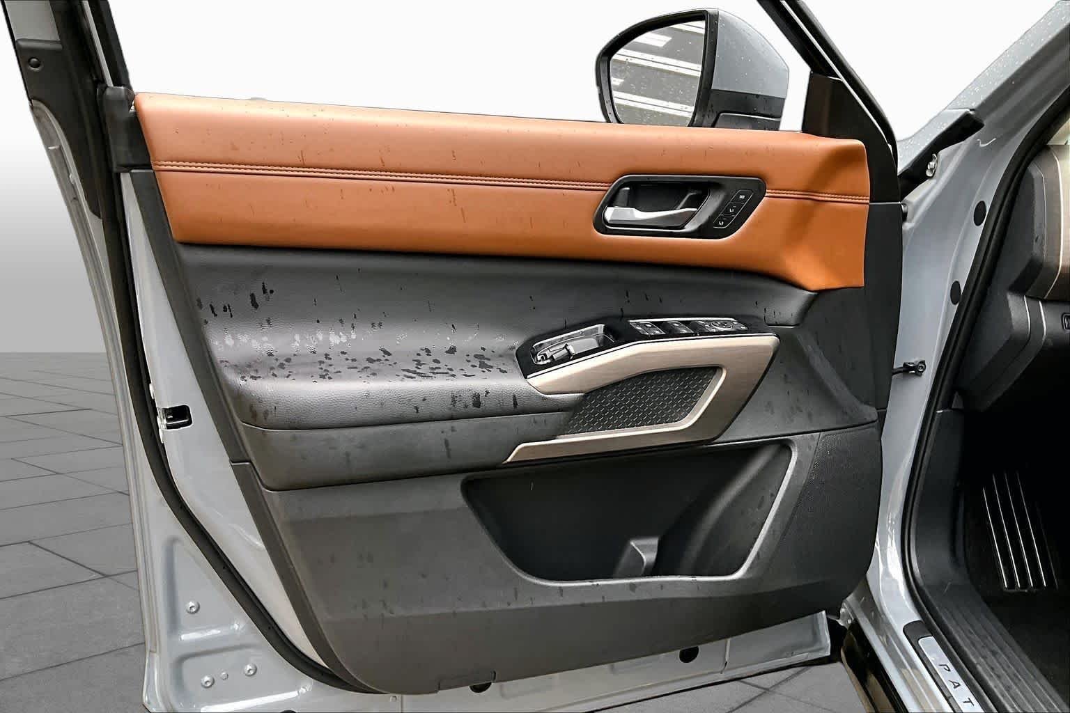 Used 2025 Boulder Gray Pearl Nissan Platinum image 22