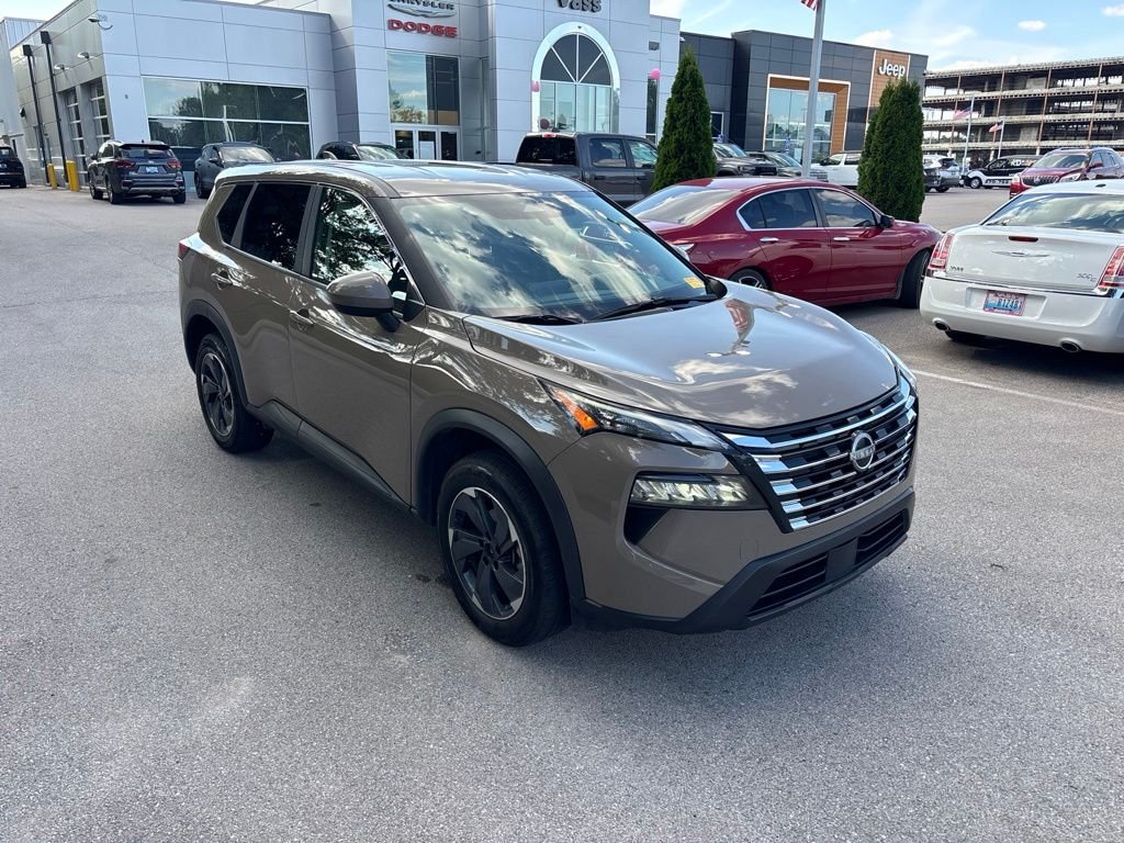 Certified Used 2025 Beige/tan Nissan SV image 7