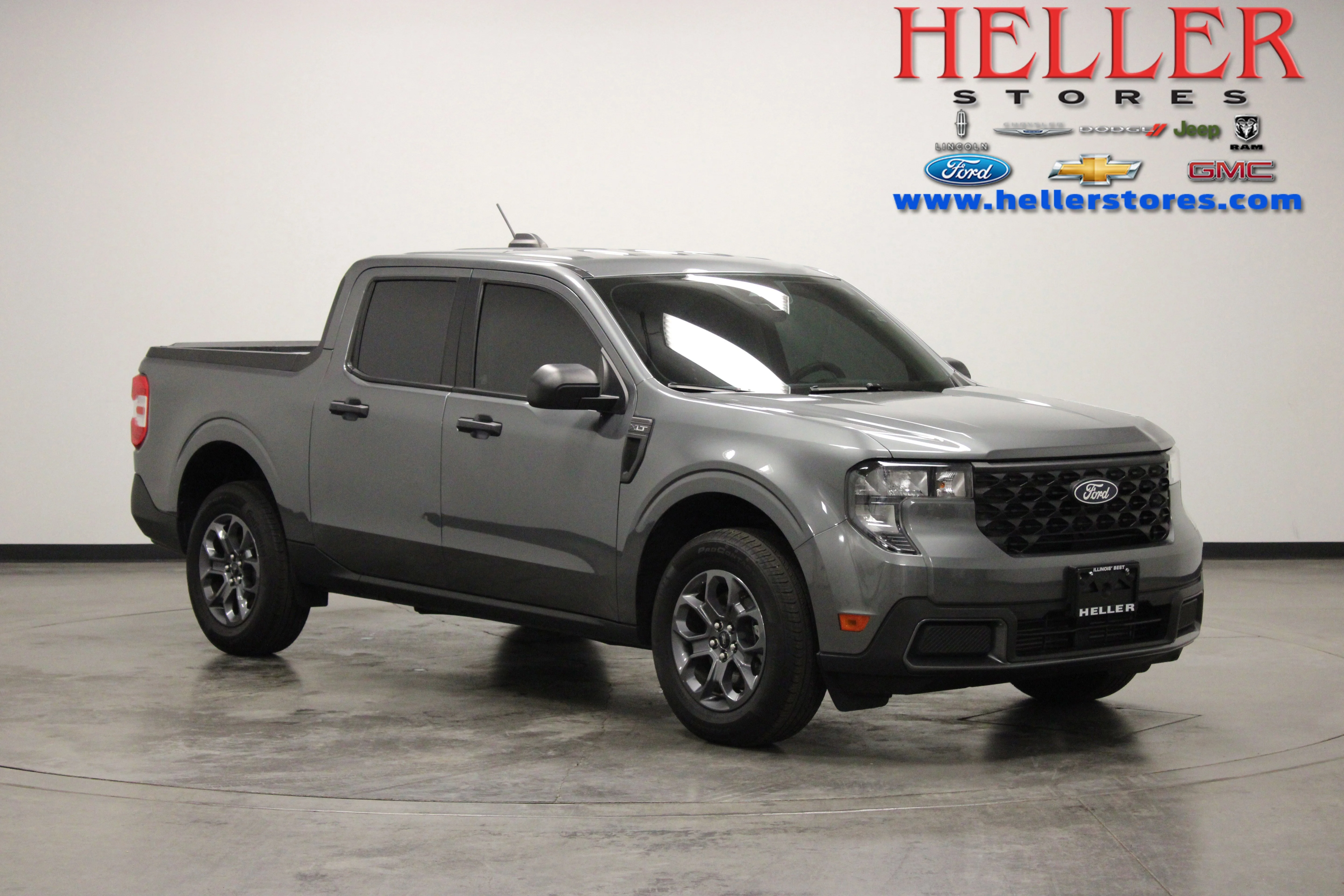 Used 2025 Gray Metallic Ford XLT image 1