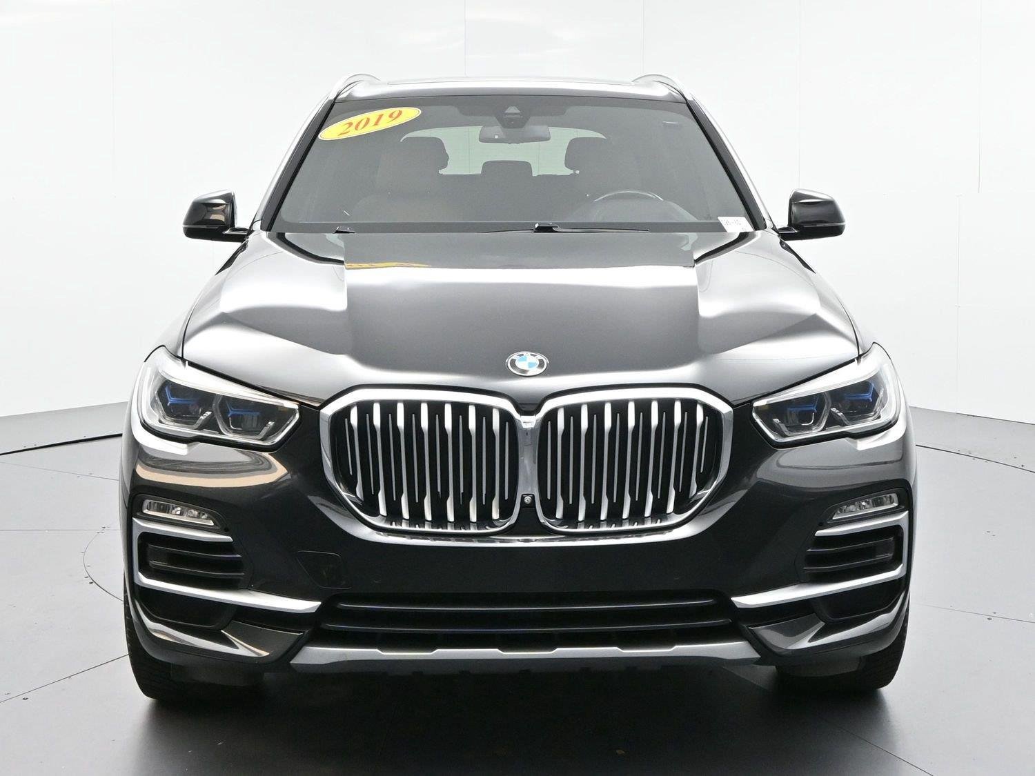 Used 2019 Black Sapphire Metallic BMW xDrive40i image 2