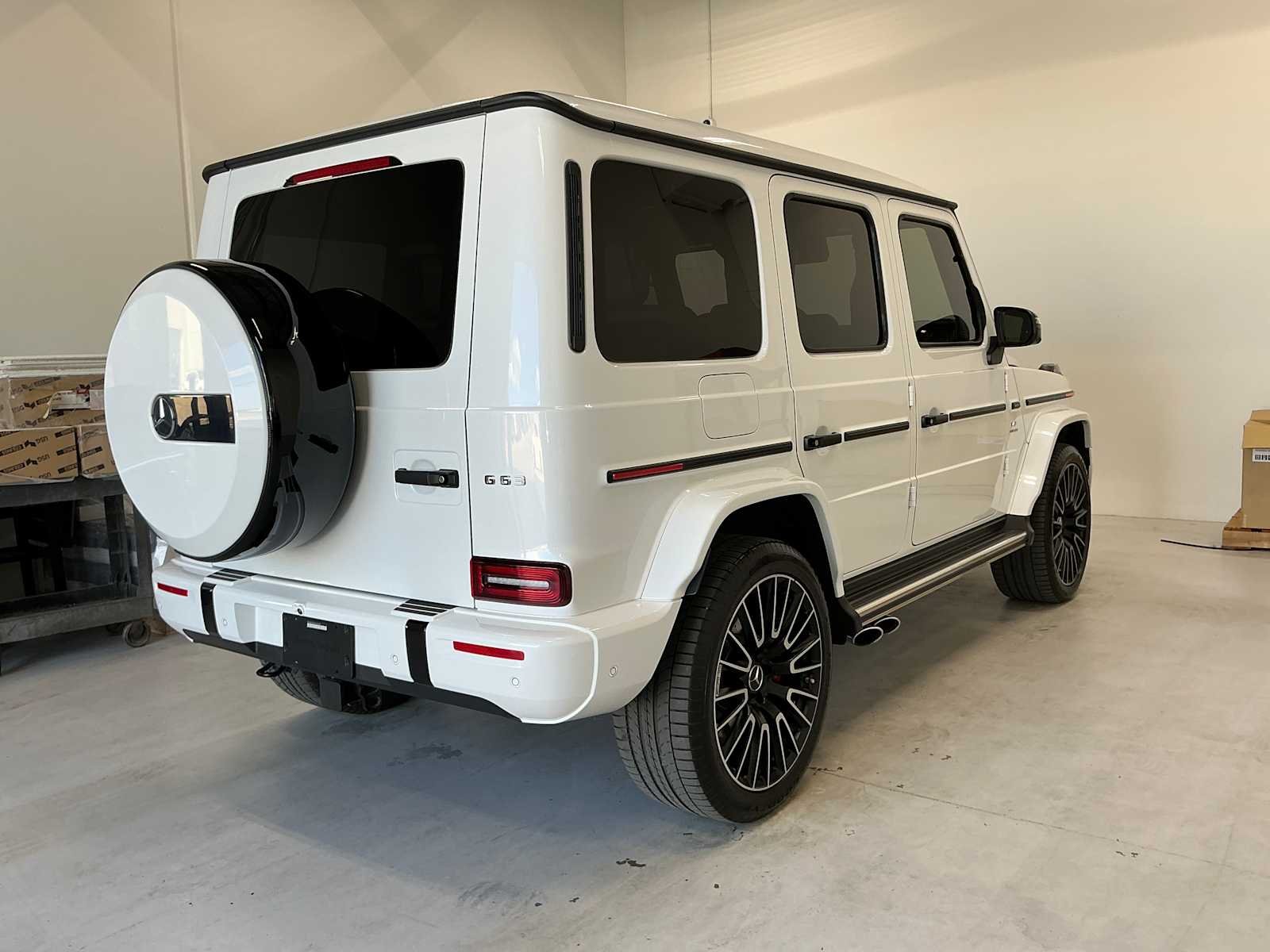 Certified Used 2025 MANUFAKTUR Moonlight White Metallic Mercedes-Benz AMG® G 63 image 4