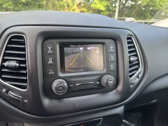 Used 2018 Black Jeep Latitude image 20