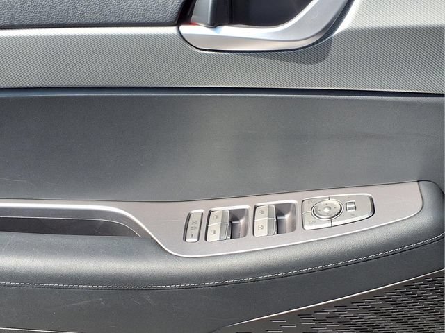 Used 2025  Hyundai SEL image 15