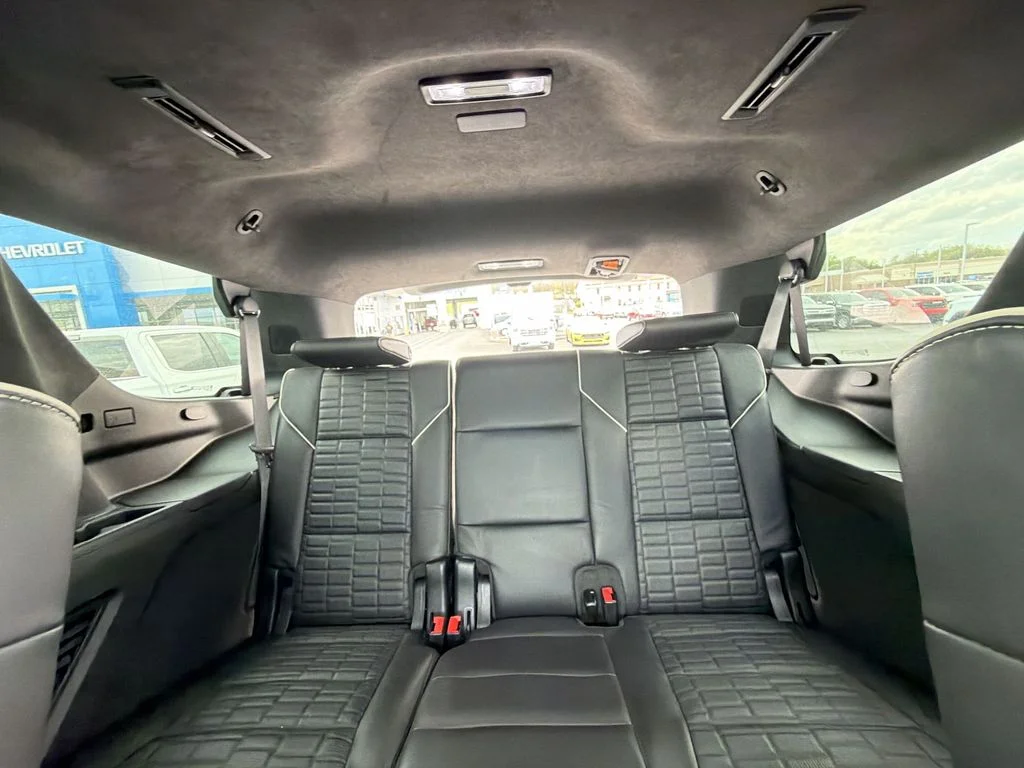 Used 2023 White Cadillac V-Series image 30