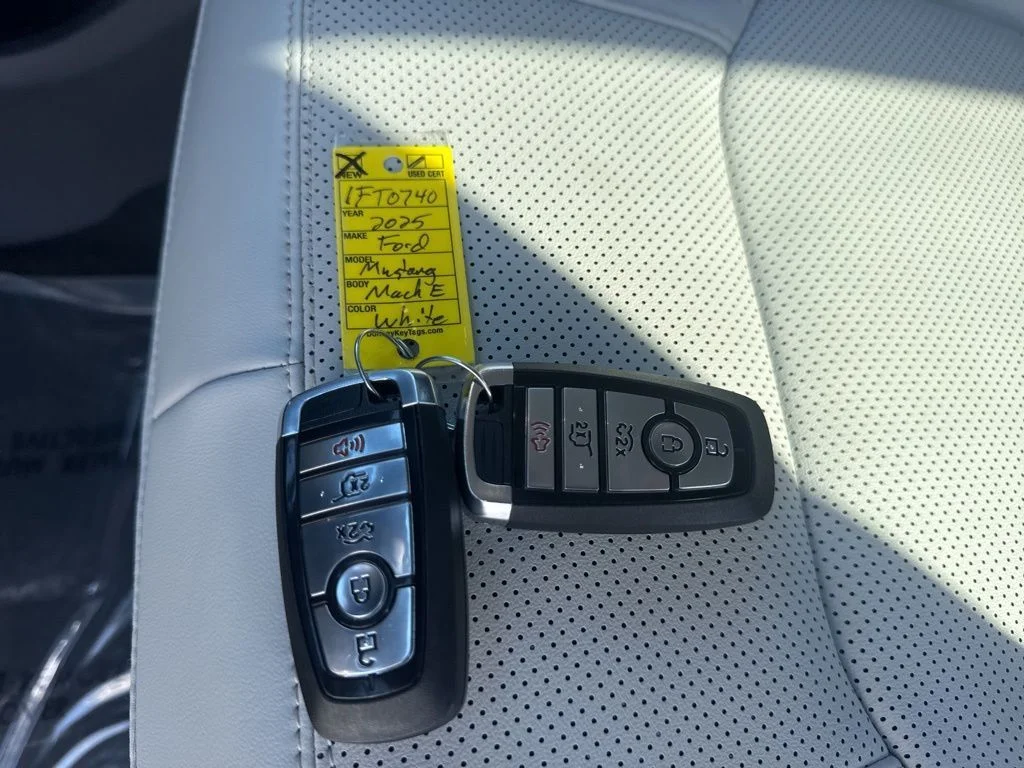Used 2025 White Ford Premium image 38