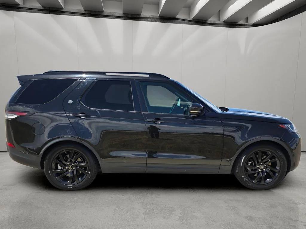 Used 2017 Santorini Black Metallic Land Rover SE image 6