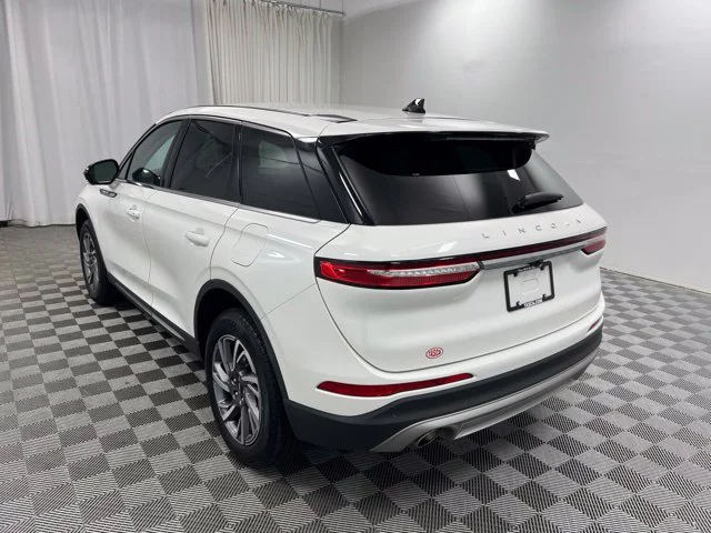 Used 2025 White Lincoln Premiere image 6