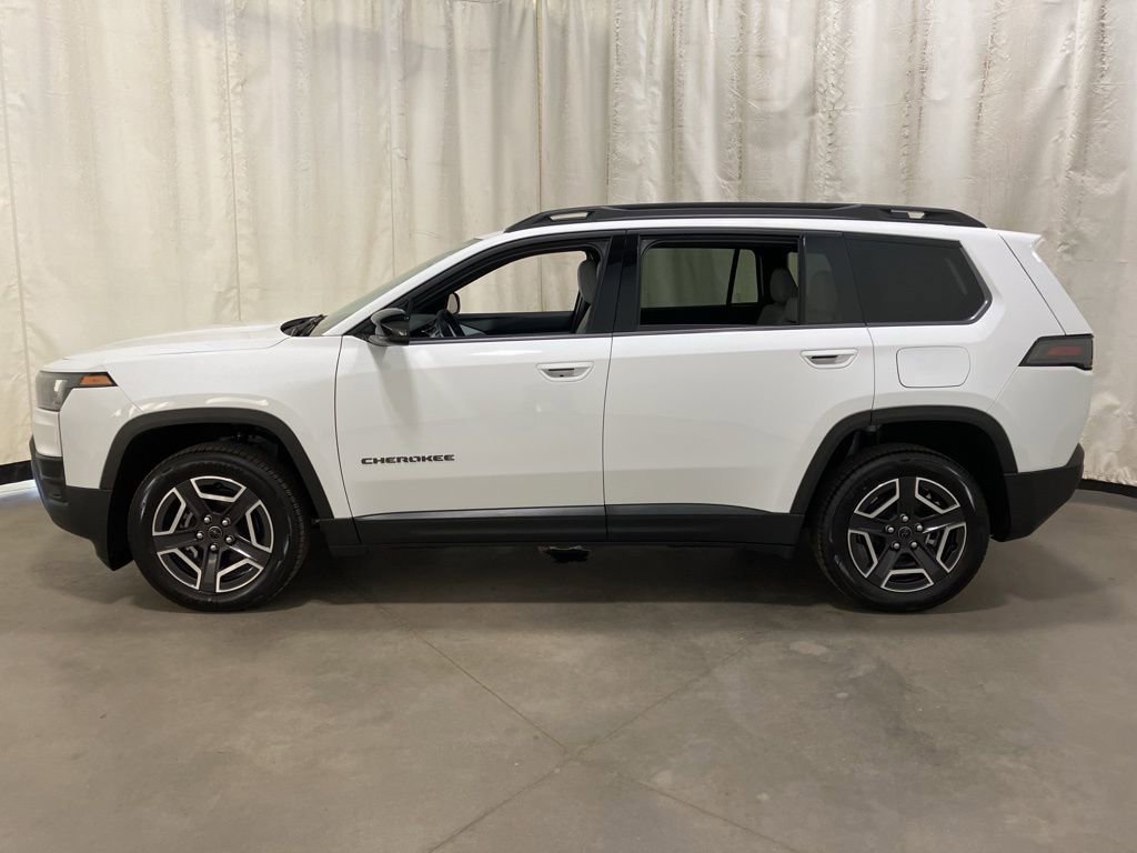 New 2026 Bright White Clear-Coat Exterior Paint Jeep Limited image 18