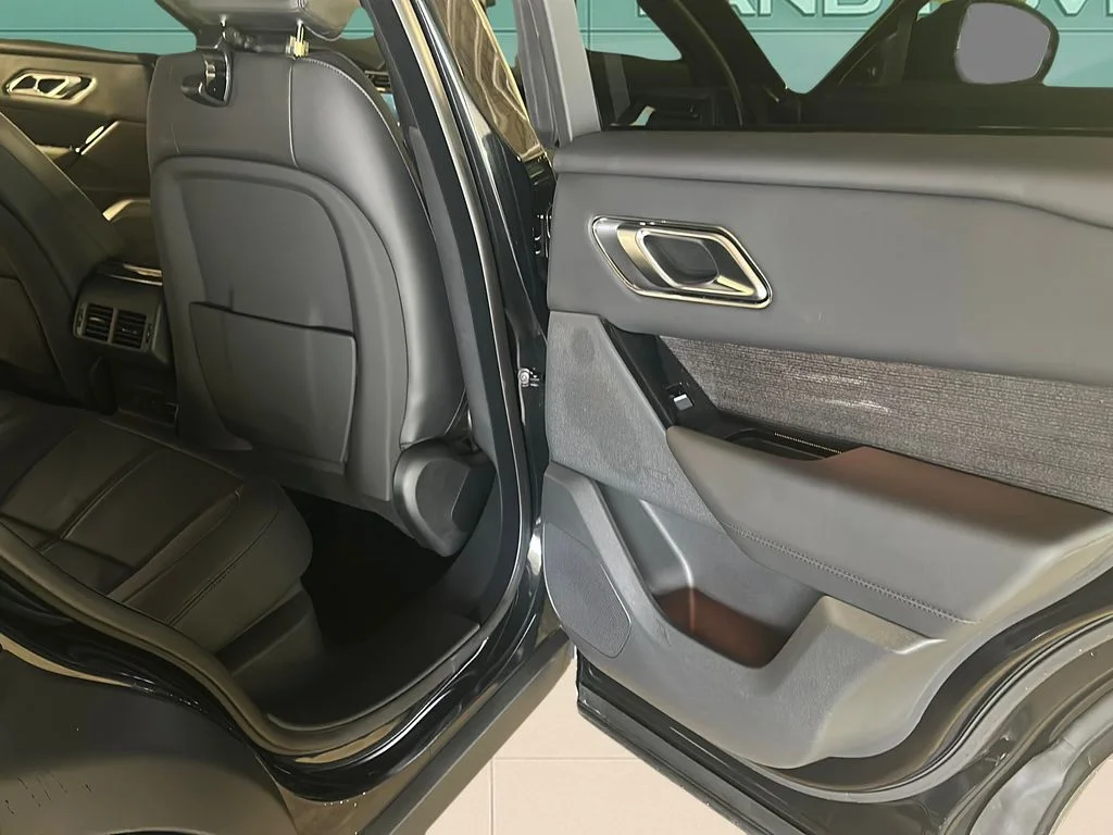 Certified Used 2026 Santorini Black Metallic Land Rover Dynamic SE image 10