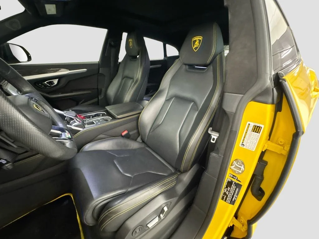 Used 2020 Gialllo Auge Lamborghini  image 22