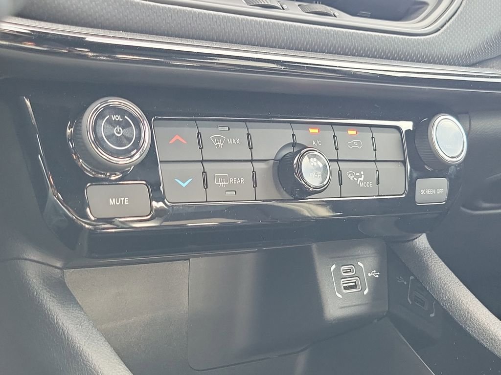 New 2026 Fathom Blue Pearl Coat Jeep Latitude image 28