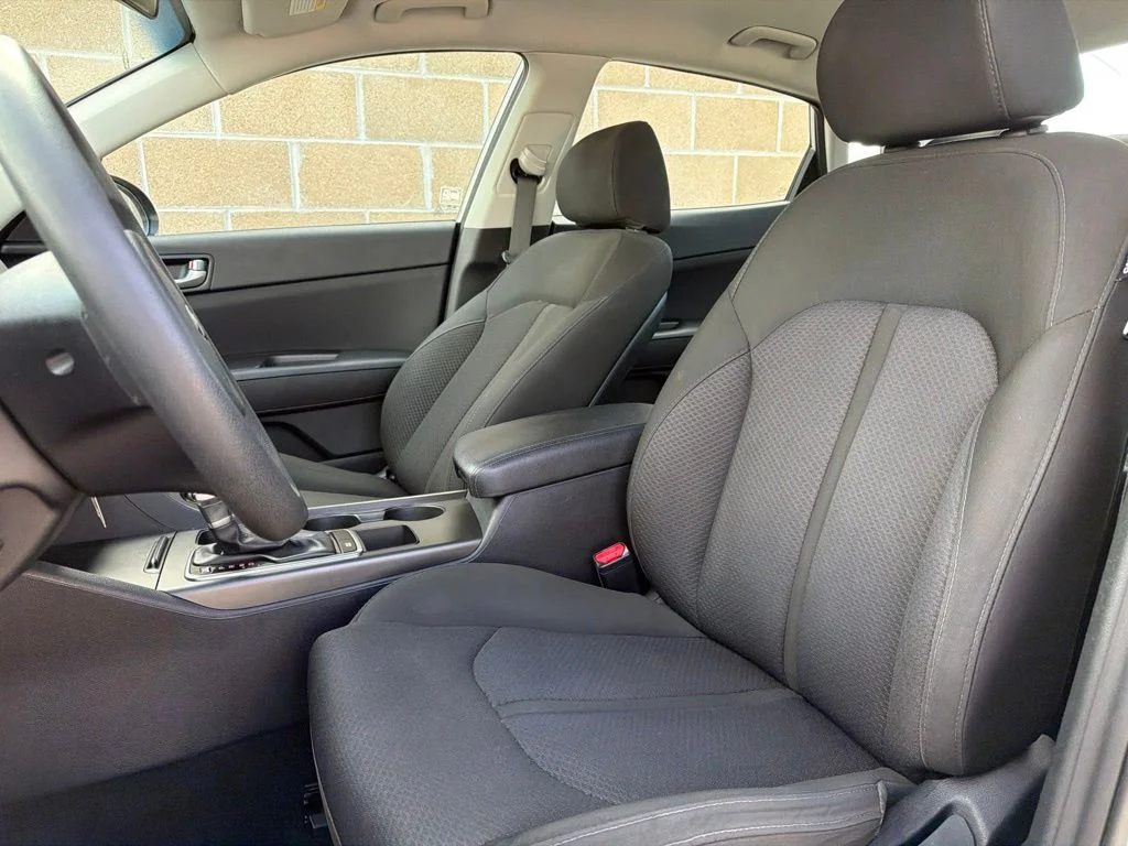 Used 2017 Silver Kia LX image 9