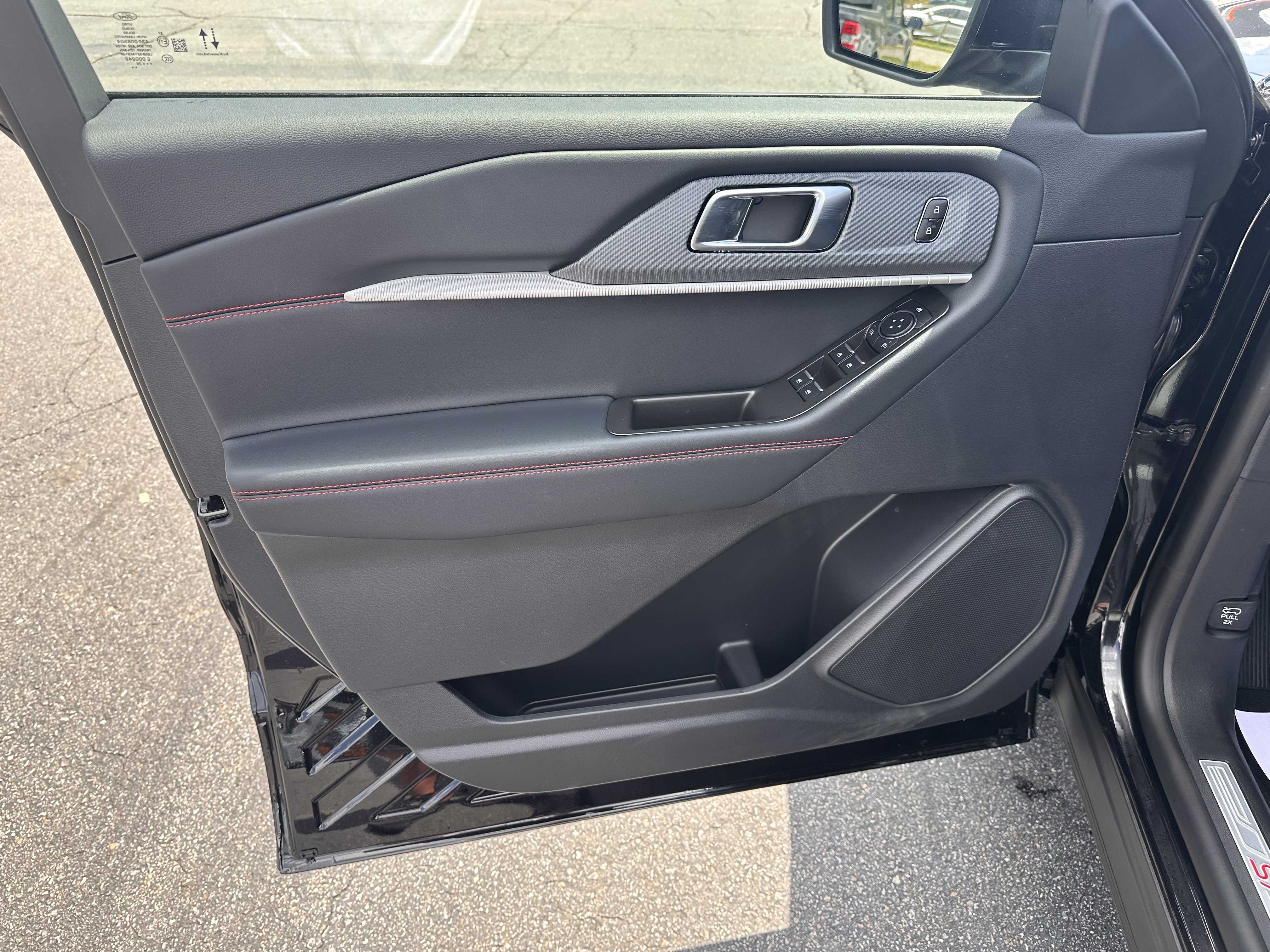 New 2026 Agate Black Metallic Ford ST-Line image 9