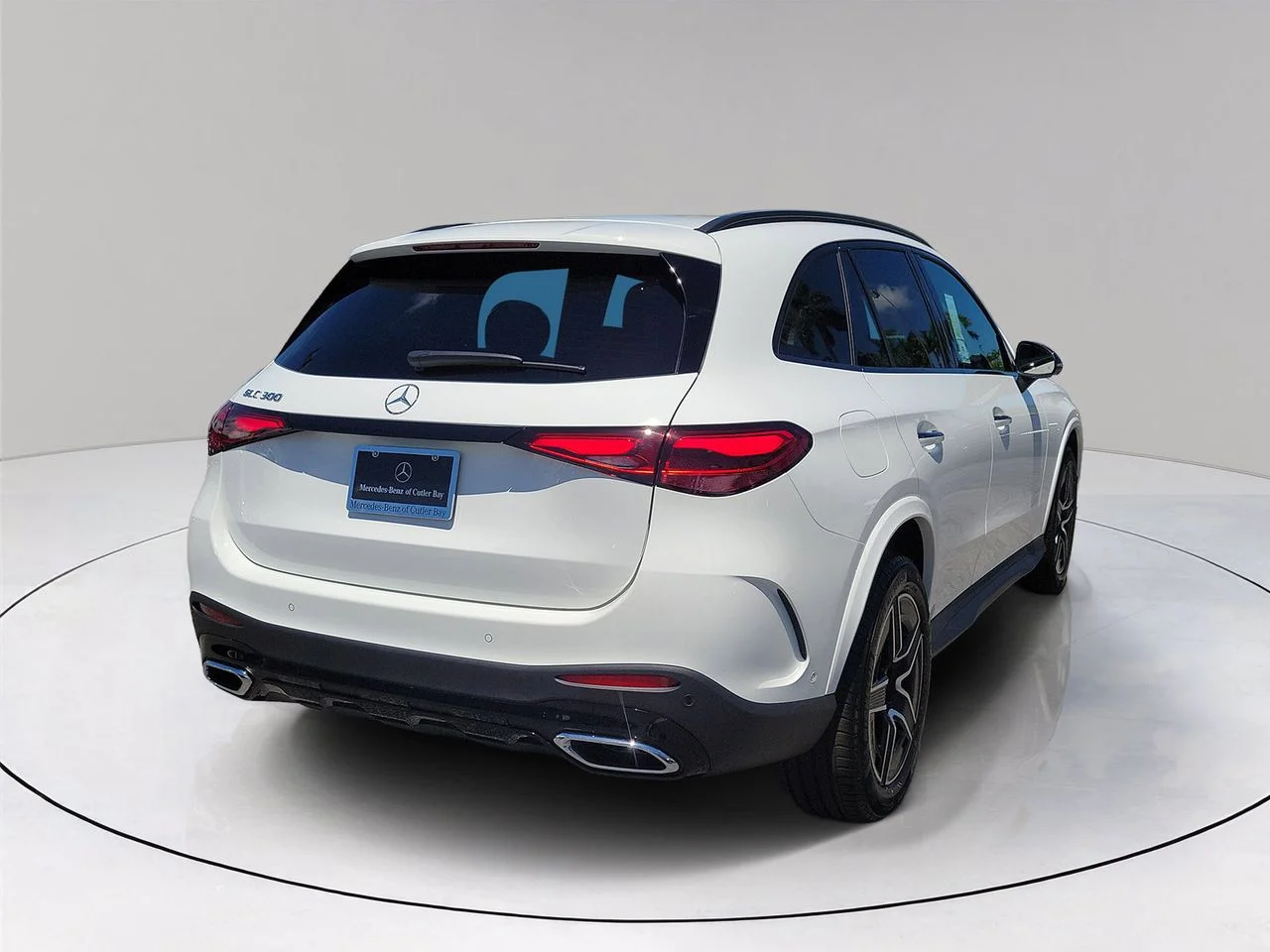 New 2027 Polar White Mercedes-Benz GLC 300 image 4