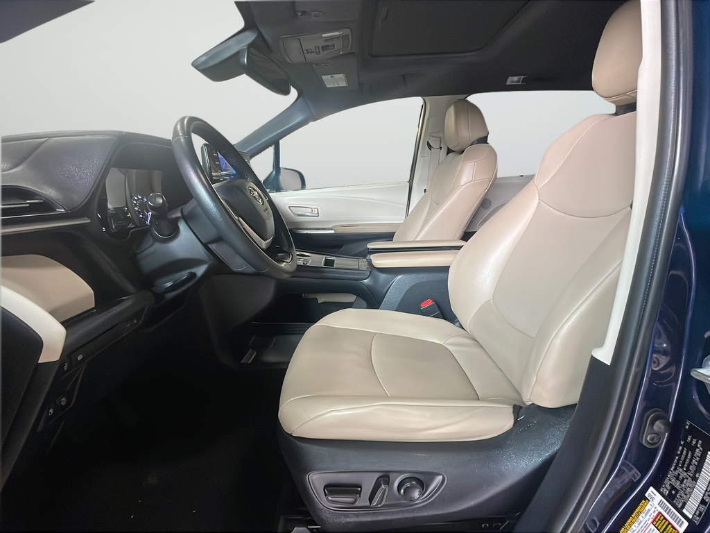 Used 2022  Toyota XLE image 11