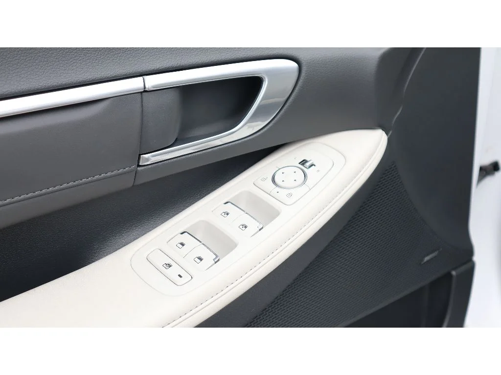 Used 2023 Serenity White Hyundai Limited image 10