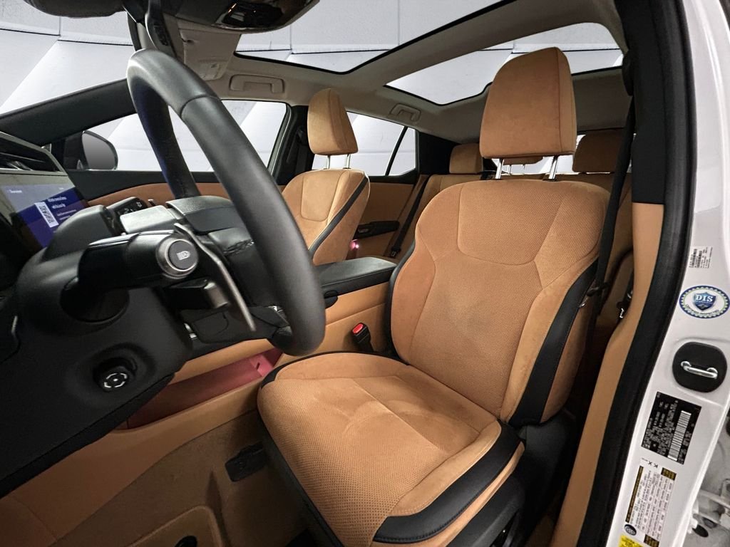 Used 2023 White Lexus 450e Luxury image 8