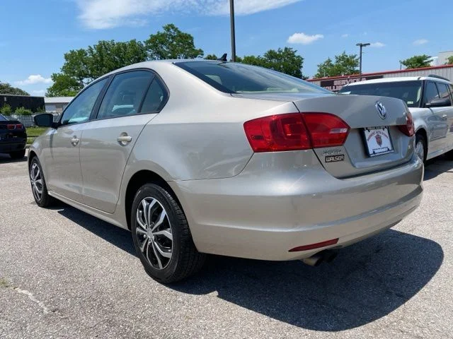 Used 2014 Silver Volkswagen 1.8T SE image 4