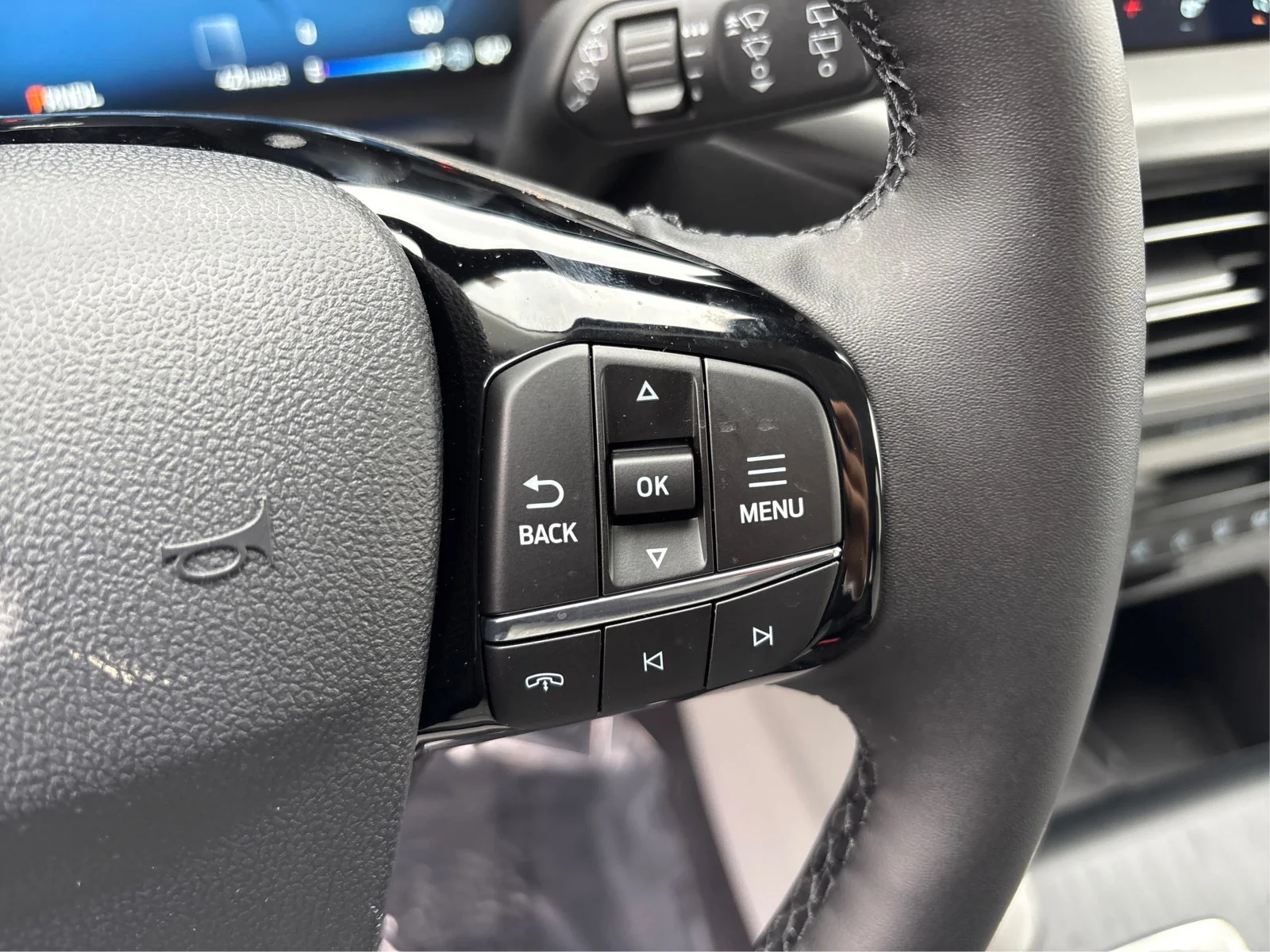 New 2026 CARBONIZED GRAY METALLIC Ford Active image 23