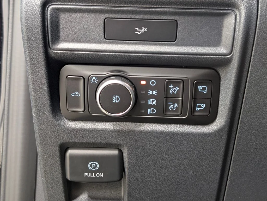 New 2026 Agate Black Metallic Ford XLT image 13