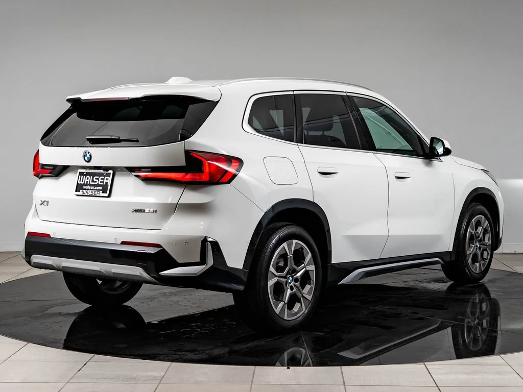 Used 2025 Alpine White BMW xDrive28i image 10