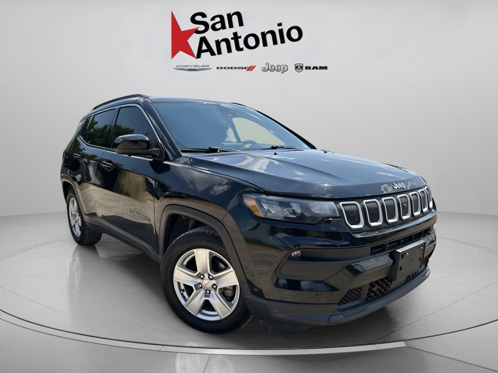 Used 2022 Black Jeep Latitude image 2