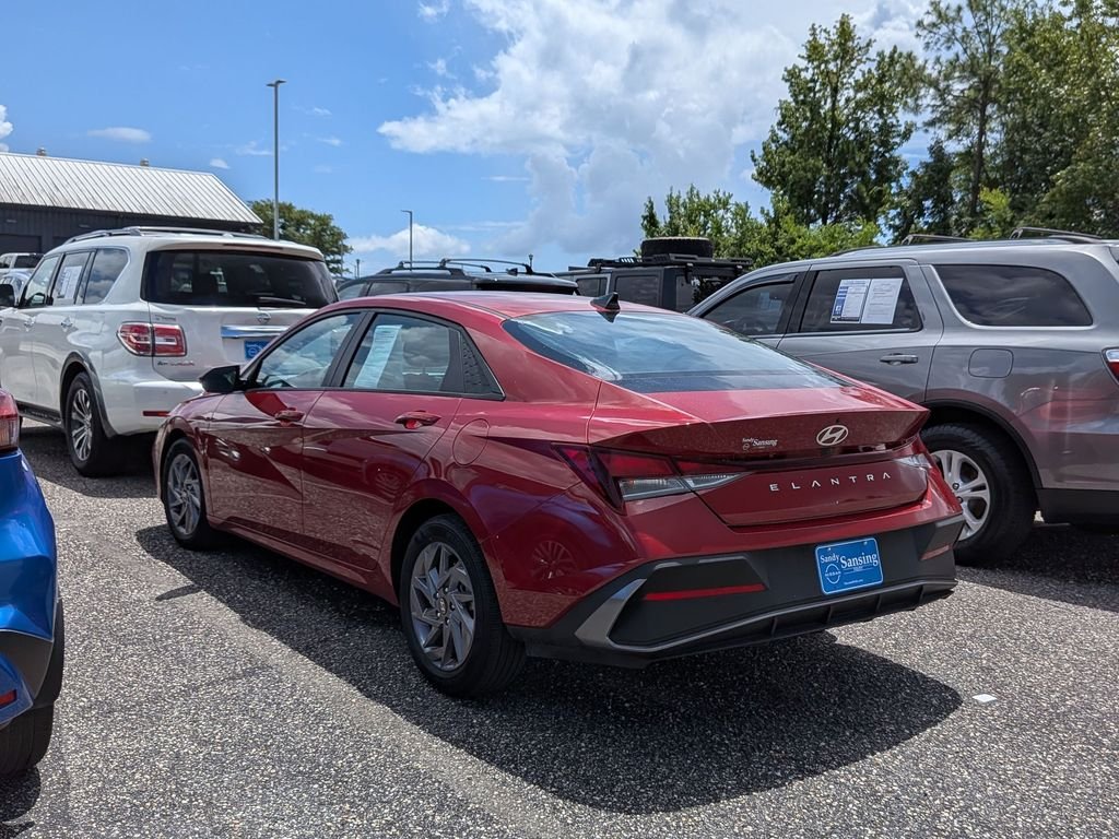 Used 2024 Red Hyundai SEL image 2