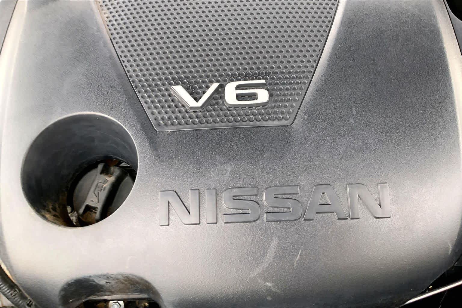 Used 2017 Pearl White Nissan SL image 33
